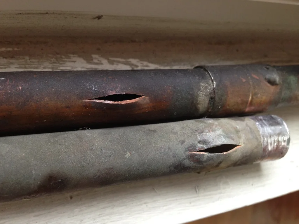 Burst pipe emergency spraying water